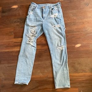 American Eagle Mom Jeans Lightwash